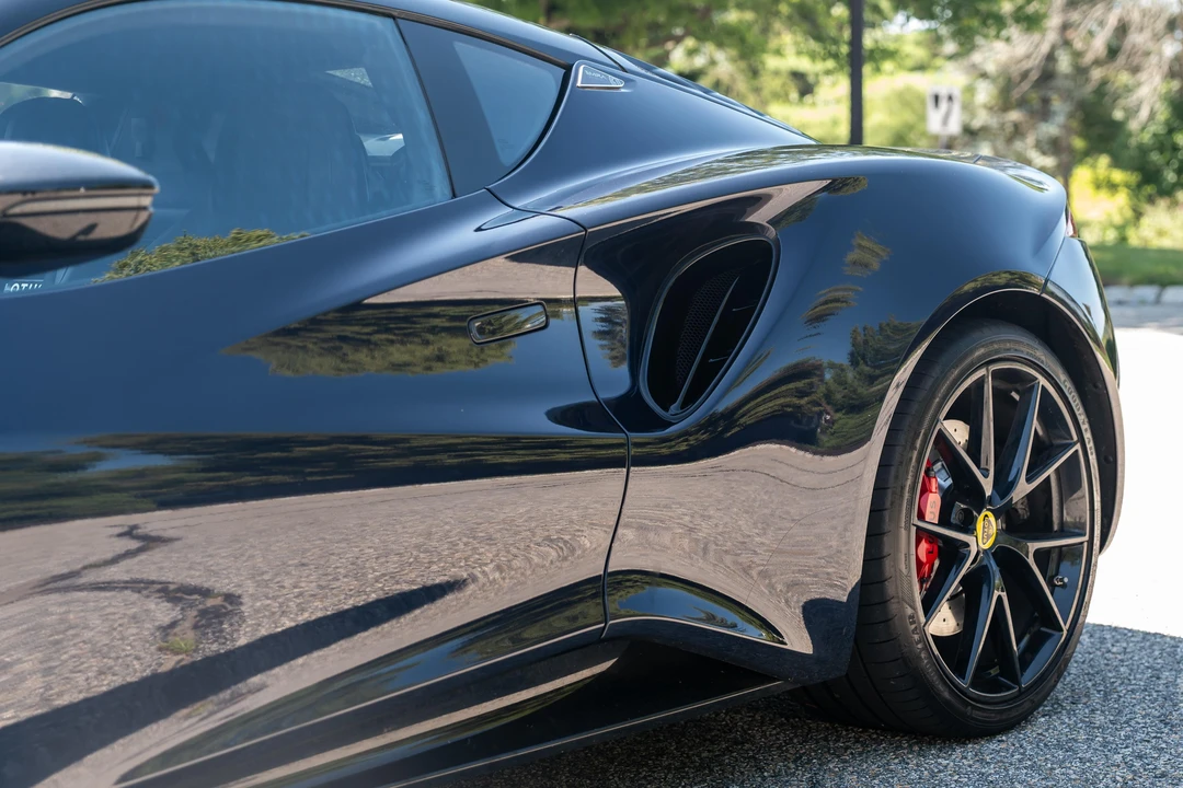 2024 Lotus Emira - Image 23 of 31