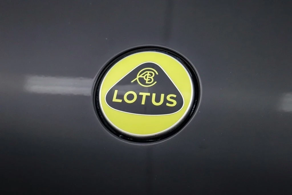 2024 Lotus Emira - Image 14 of 21