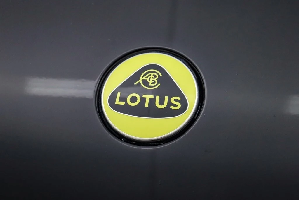 2024 Lotus Emira - Image 14 of 21