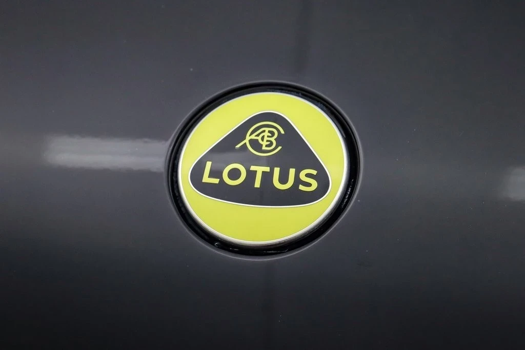 2024 Lotus Emira - Image 14 of 21