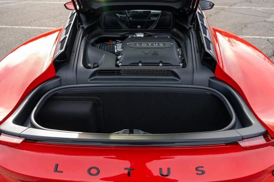 2024 Lotus Emira - Image 18 of 20
