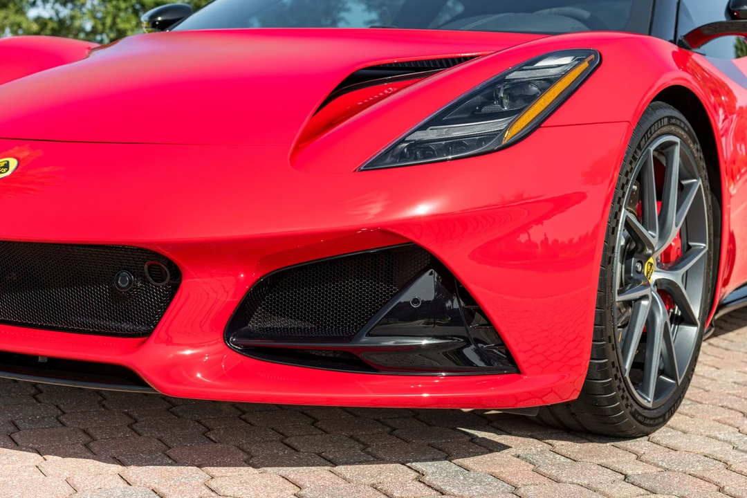 2024 Lotus Emira - Image 18 of 31