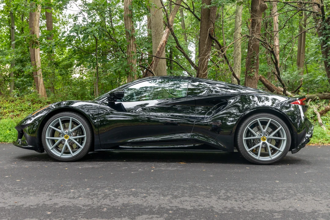 2024 Lotus Emira - Image 9 of 31