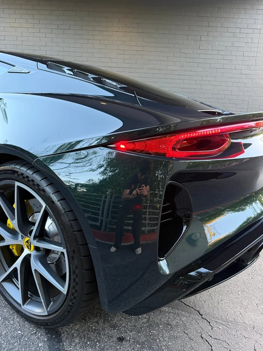 2024 Lotus Emira - Image 17 of 31