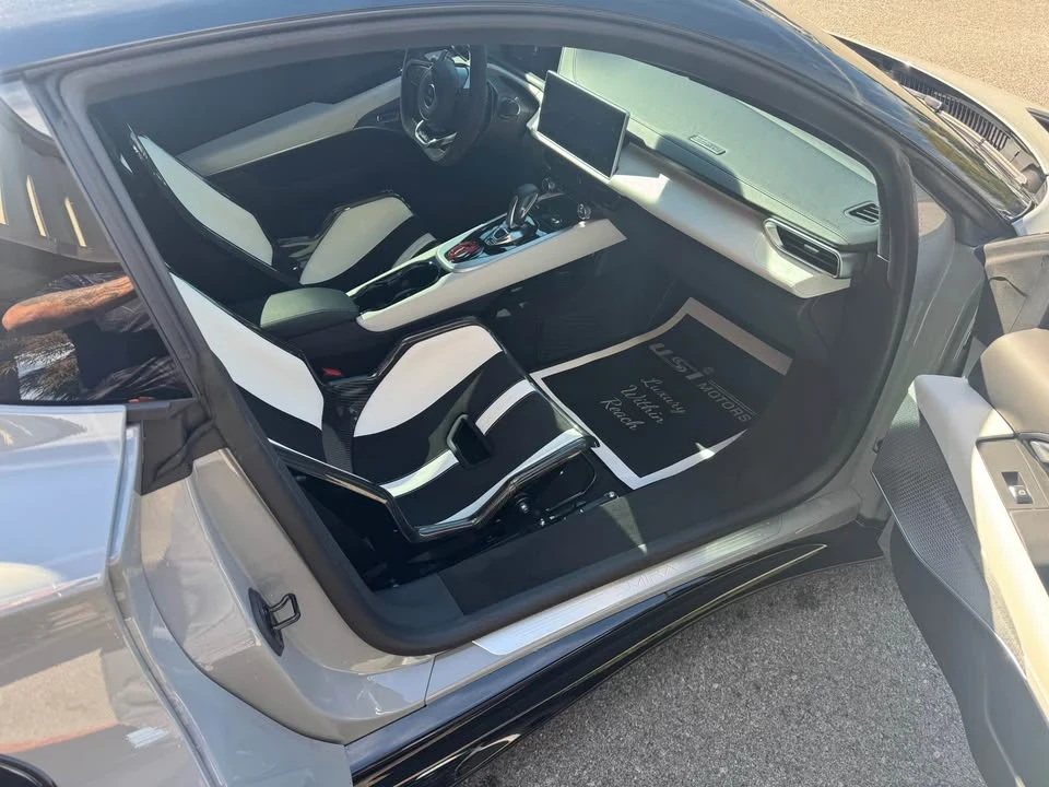 2024 Lotus Emira - Image 6 of 6
