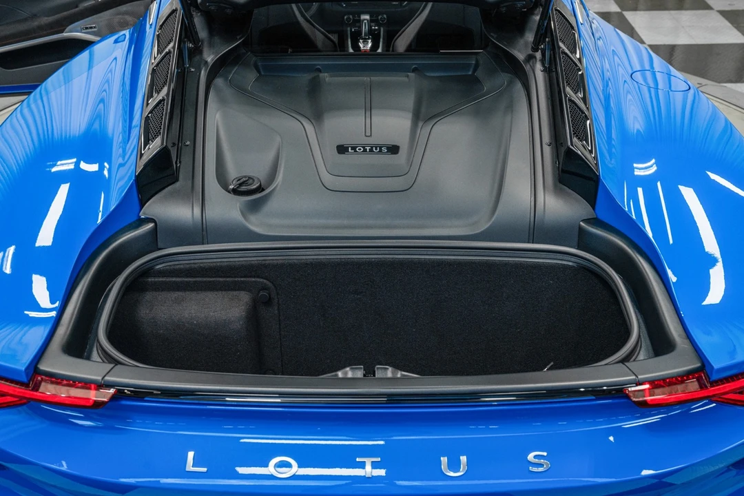 2024 Lotus Emira - Image 17 of 21