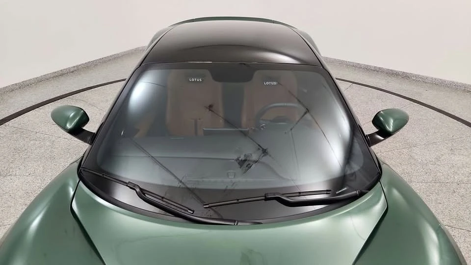 2024 Lotus Emira - Image 13 of 20