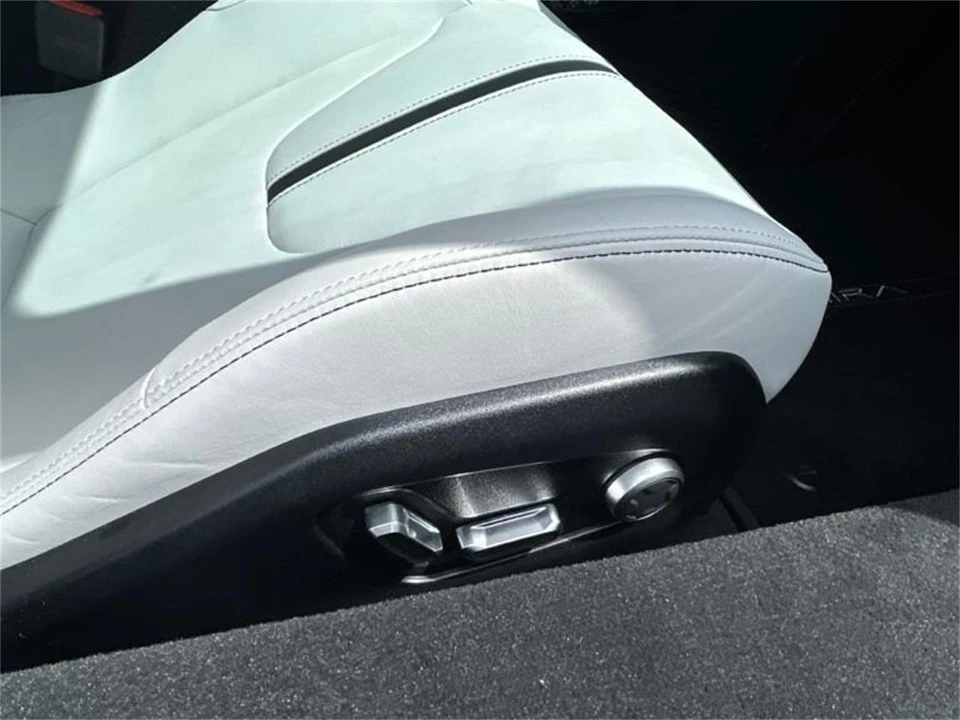 2024 Lotus Emira - Image 29 of 31