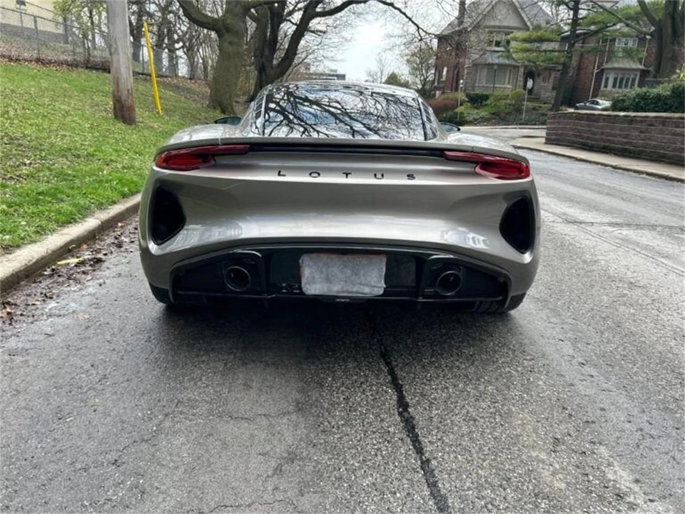 2024 Lotus Emira - Image 13 of 31