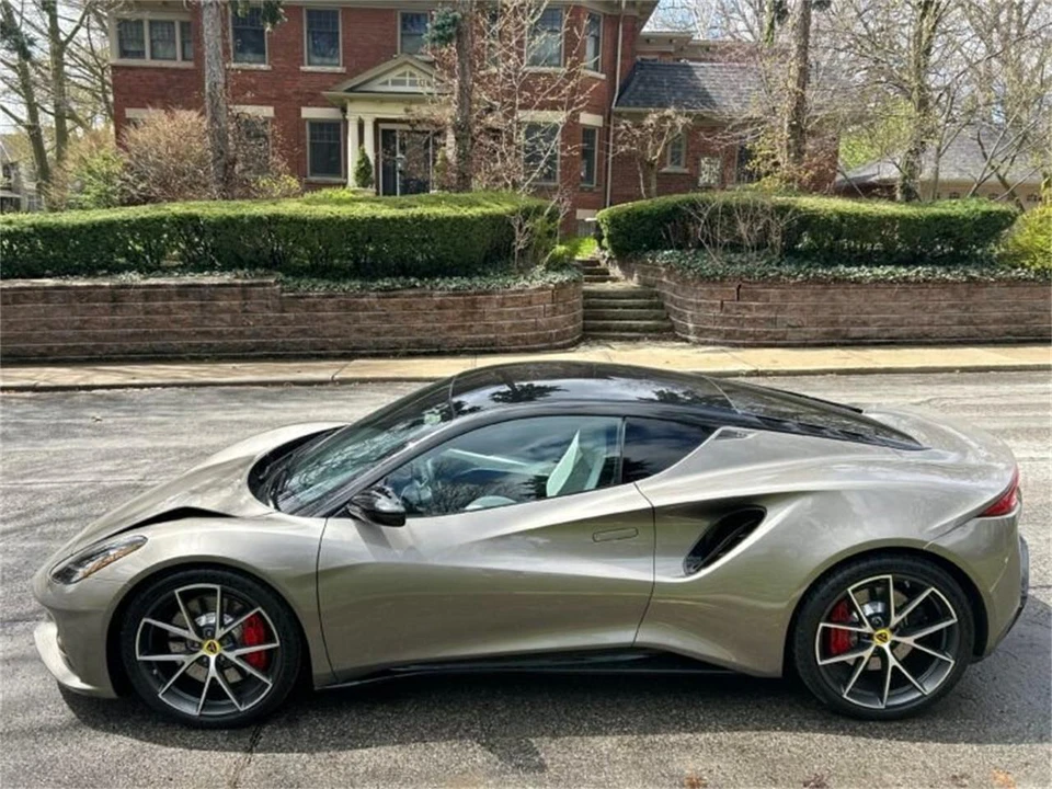 2024 Lotus Emira - Image 5 of 31