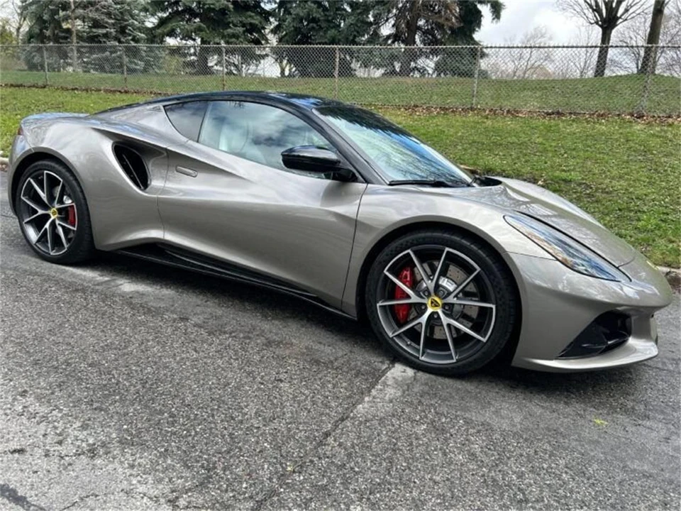 2024 Lotus Emira - Image 14 of 31