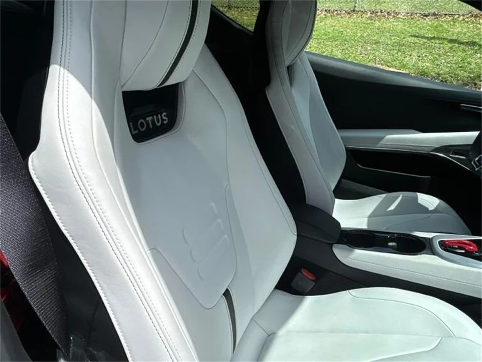 2024 Lotus Emira - Image 18 of 31