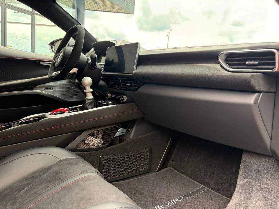 2024 Lotus Emira - Image 28 of 31