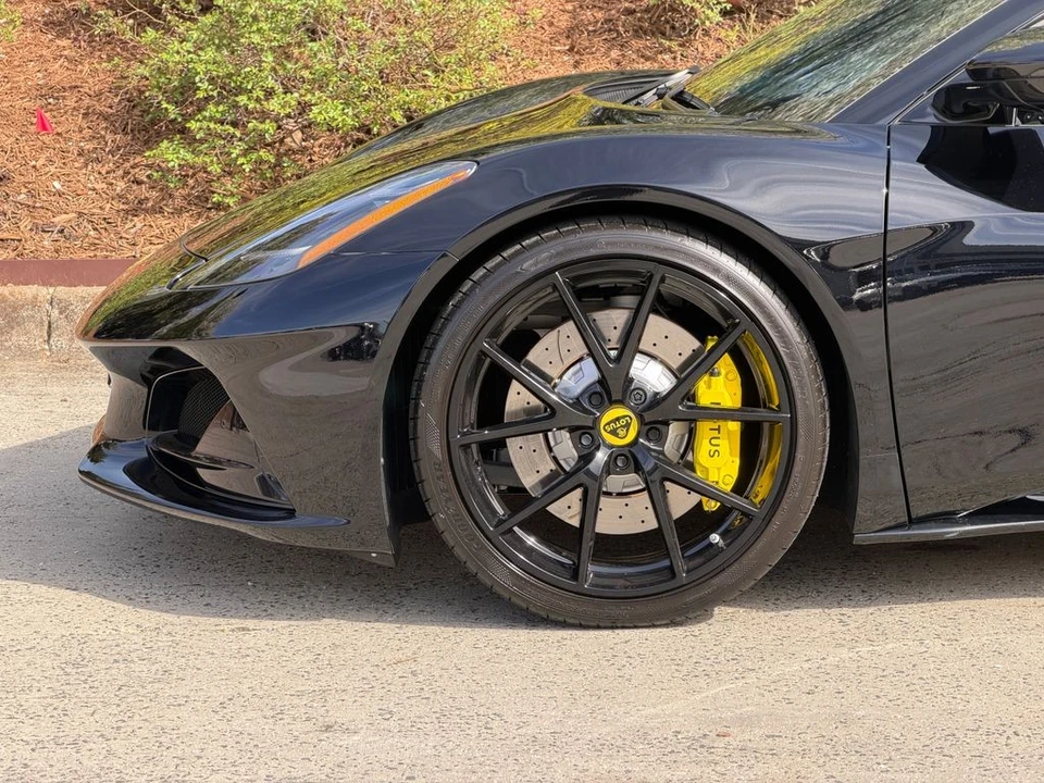 2024 Lotus Emira - Image 13 of 21