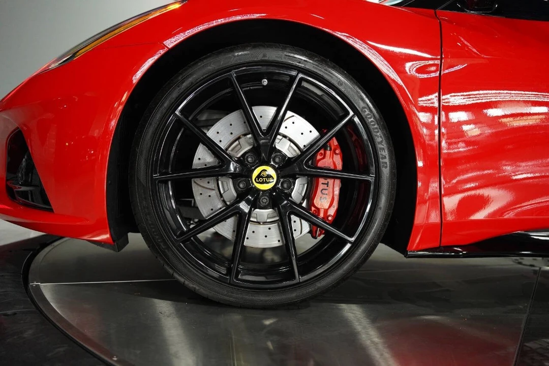 2024 Lotus Emira - Image 26 of 31