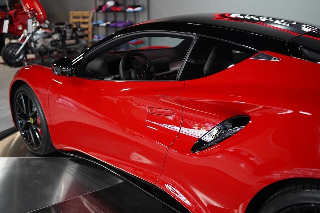 2024 Lotus Emira - Image 21 of 31