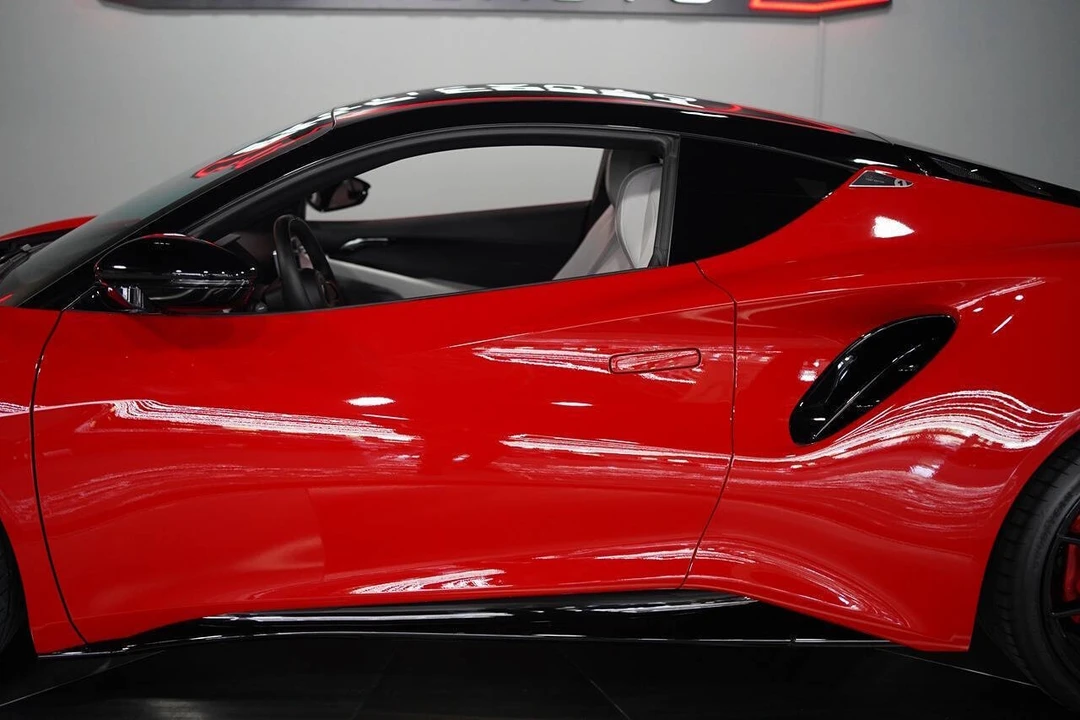 2024 Lotus Emira - Image 18 of 31