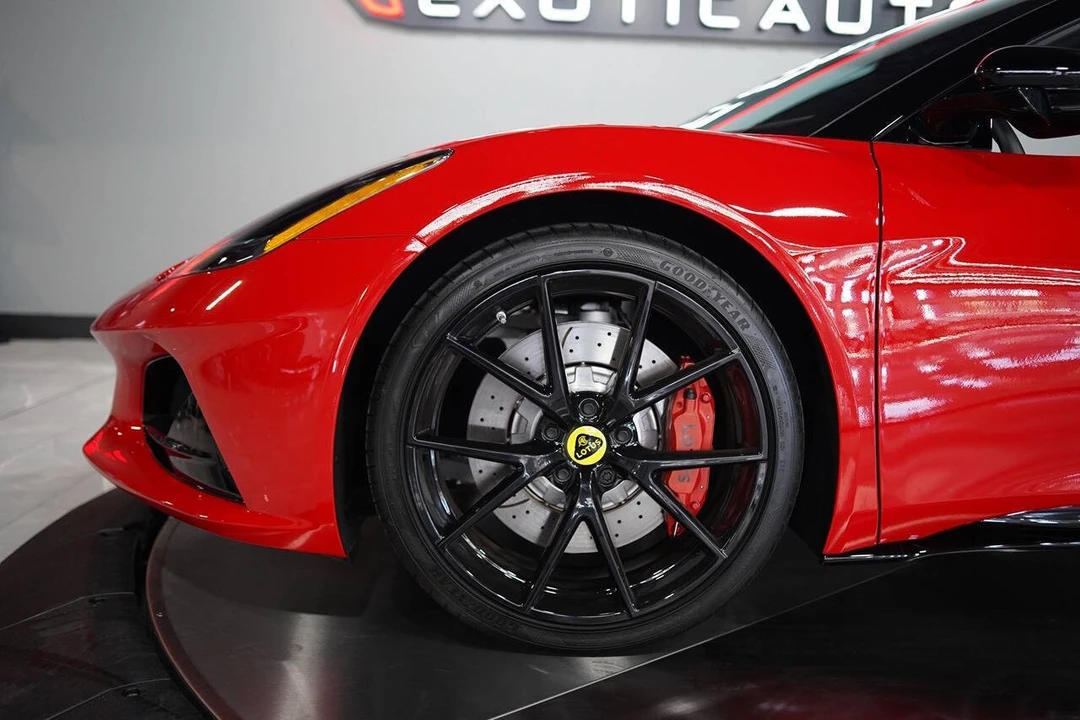 2024 Lotus Emira - Image 15 of 31