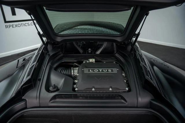 2024 Lotus Emira - Image 22 of 31