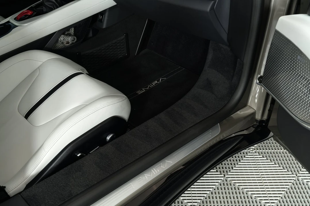 2024 Lotus Emira - Image 18 of 21