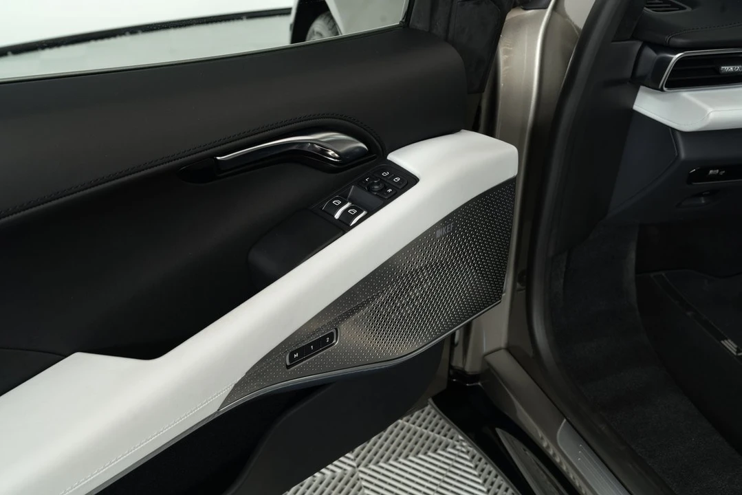 2024 Lotus Emira - Image 10 of 21