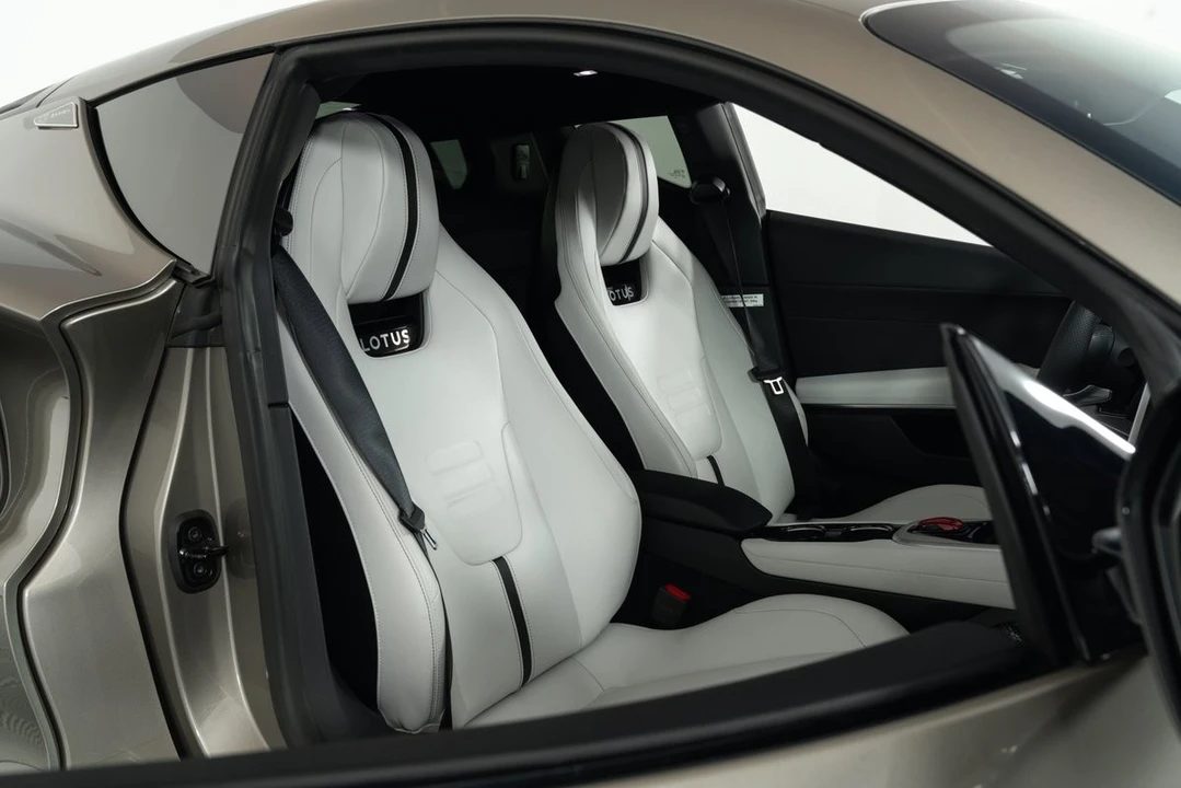 2024 Lotus Emira - Image 17 of 21