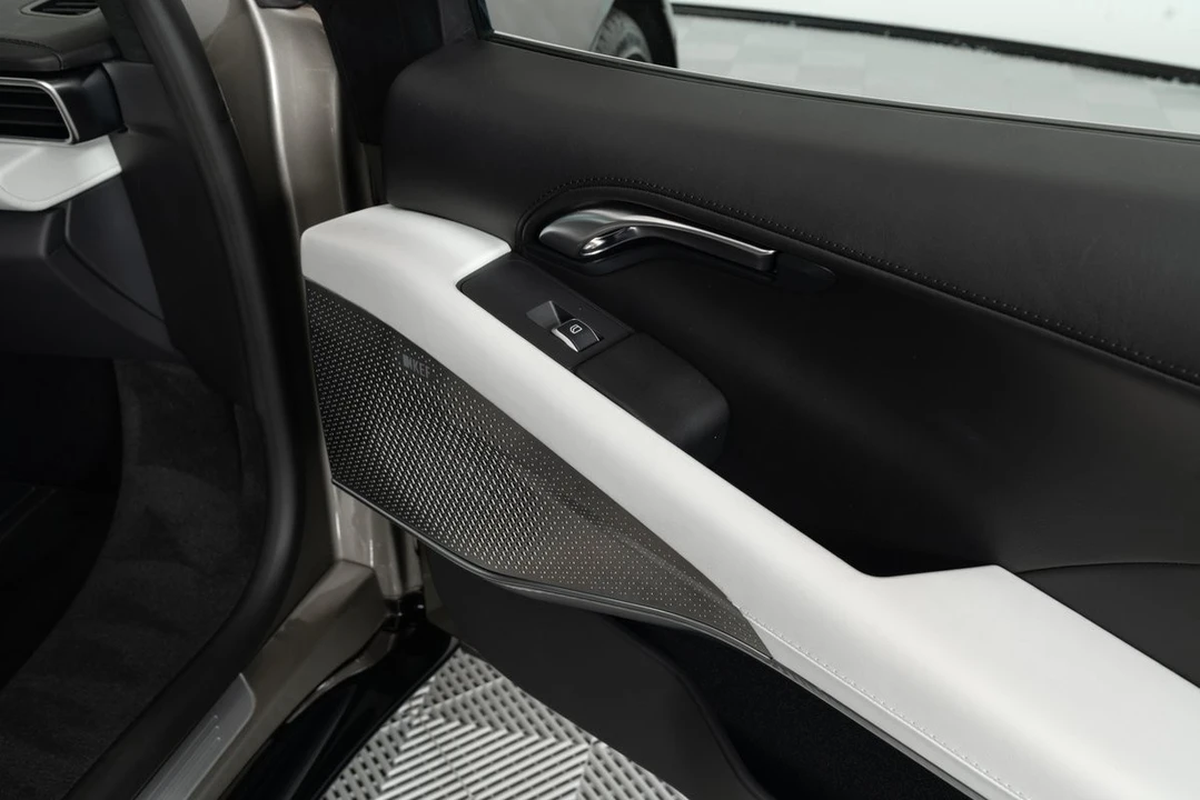 2024 Lotus Emira - Image 16 of 21