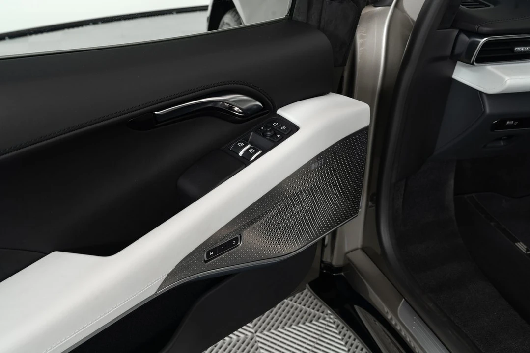 2024 Lotus Emira - Image 11 of 21