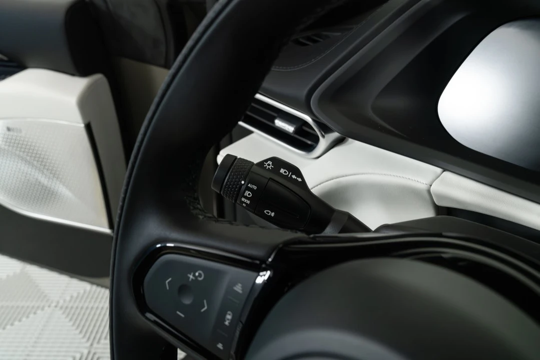 2024 Lotus Emira - Image 20 of 21