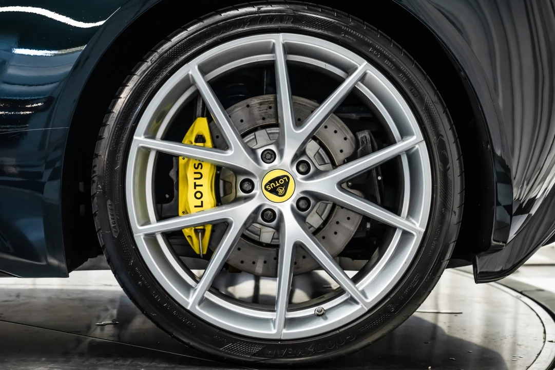 2024 Lotus Emira - Image 11 of 12