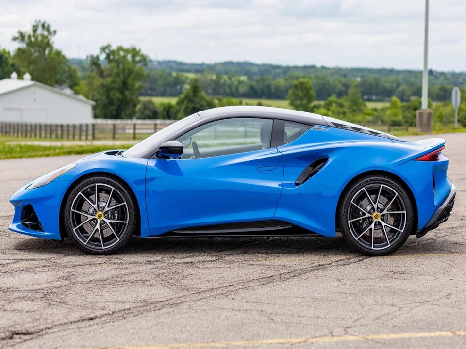 2024 Lotus Emira - Image 3 of 9