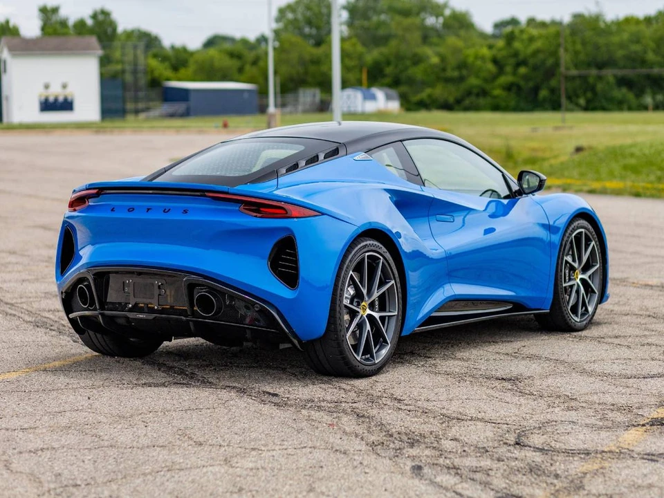 2024 Lotus Emira - Image 4 of 9