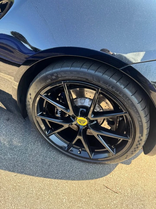 2024 Lotus Emira - Image 14 of 17