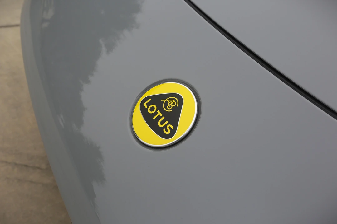 2024 Lotus Emira - Image 17 of 31