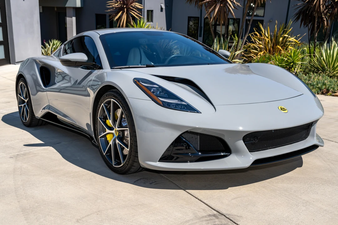 2024 Lotus Emira - Image 9 of 31