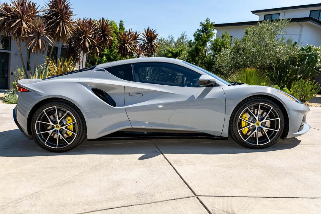 2024 Lotus Emira - Image 3 of 31