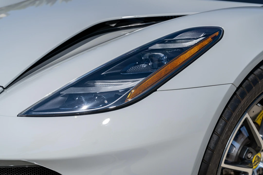 2024 Lotus Emira - Image 18 of 31