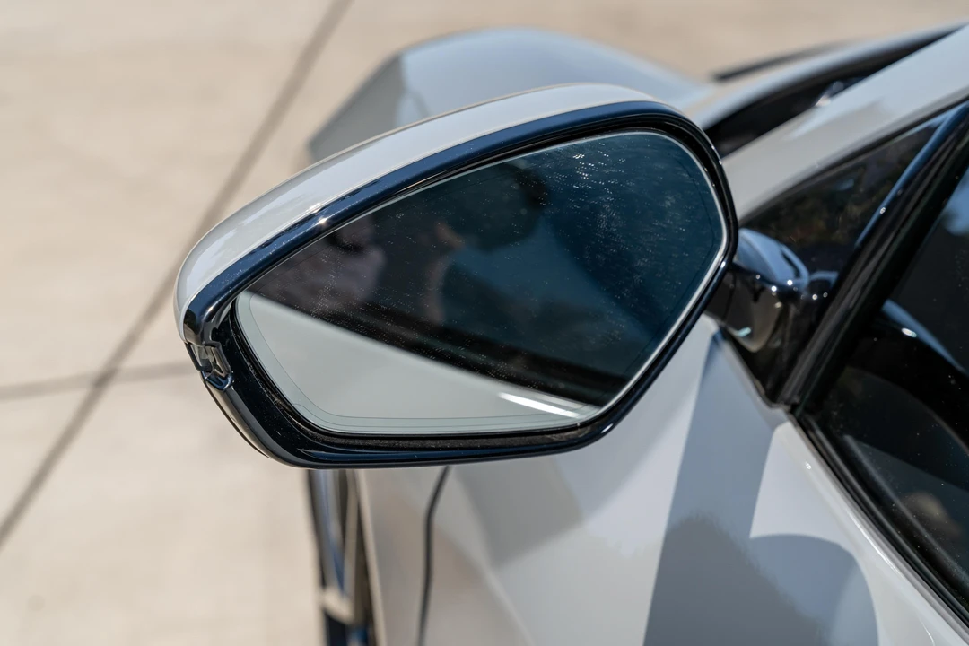 2024 Lotus Emira - Image 27 of 31