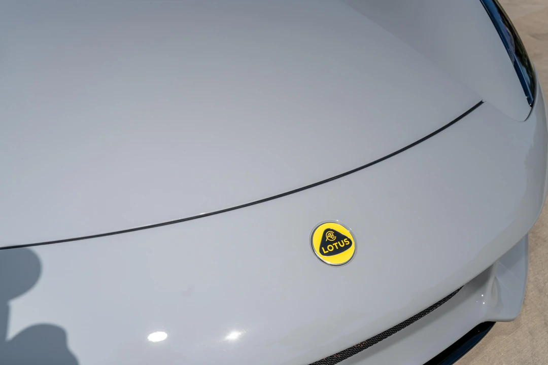 2024 Lotus Emira - Image 15 of 31