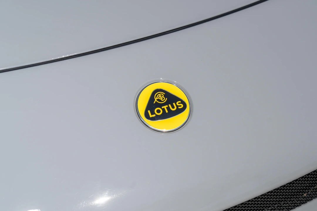 2024 Lotus Emira - Image 16 of 31