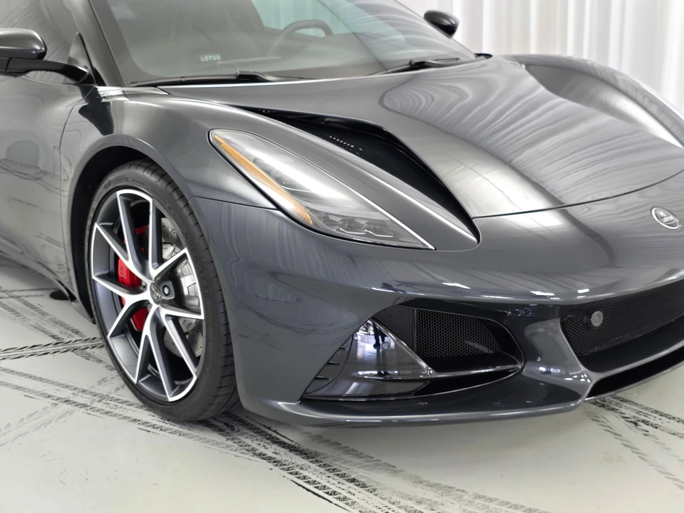 2024 Lotus Emira - Image 15 of 30
