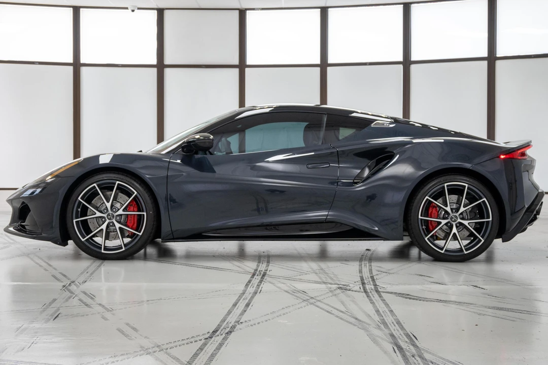 2024 Lotus Emira - Image 3 of 30