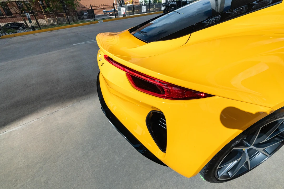 2024 Lotus Emira - Image 29 of 31