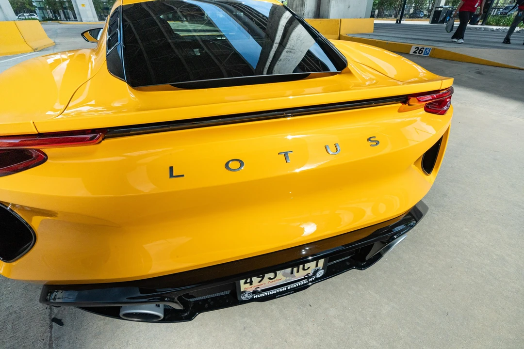 2024 Lotus Emira - Image 25 of 31