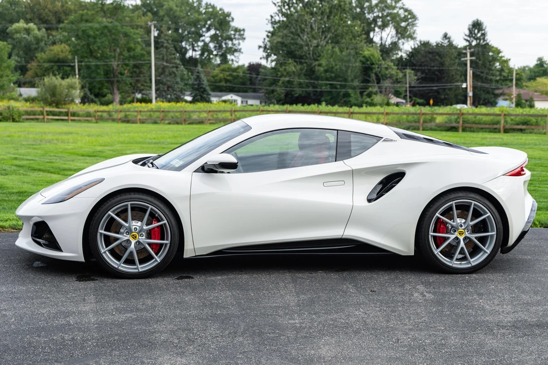 2024 Lotus Emira - Image 6 of 31