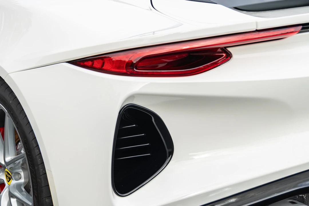 2024 Lotus Emira - Image 24 of 31