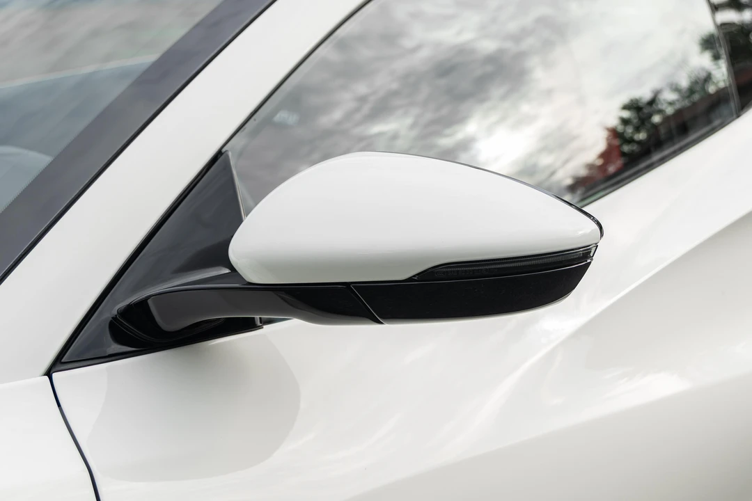 2024 Lotus Emira - Image 17 of 31