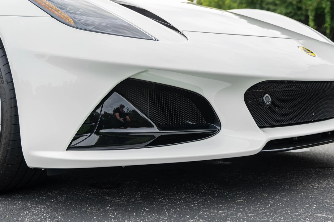 2024 Lotus Emira - Image 10 of 31