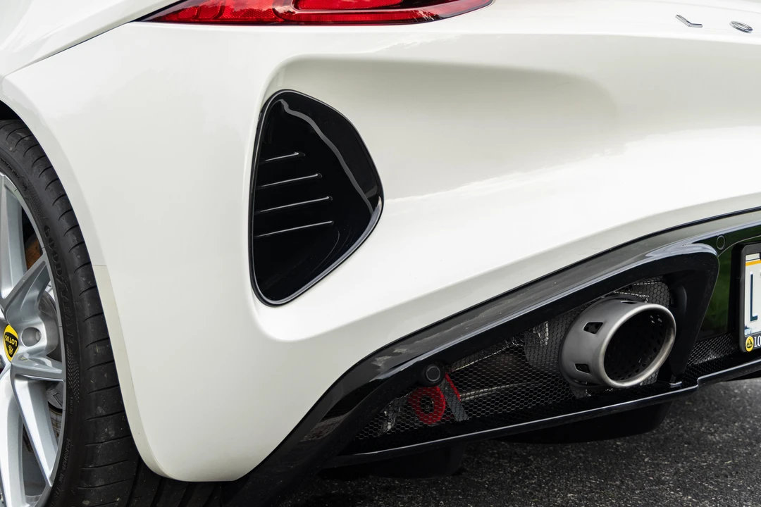 2024 Lotus Emira - Image 25 of 31