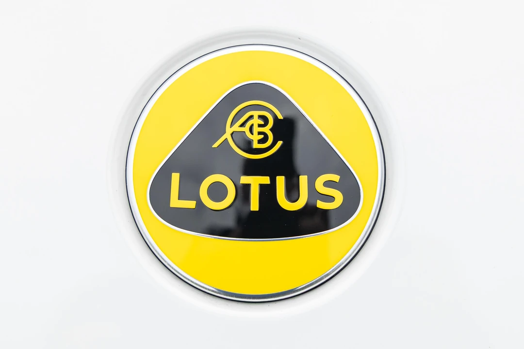 2024 Lotus Emira - Image 14 of 31